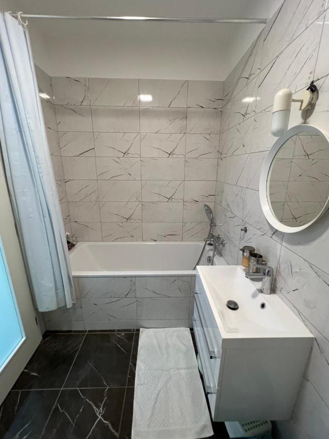 The Dante - Family With Free Parking Apartament